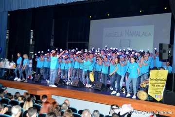 Presentación con éxito de la murga teldense Las Golisnionas (Foto Francisco Javier Santana)